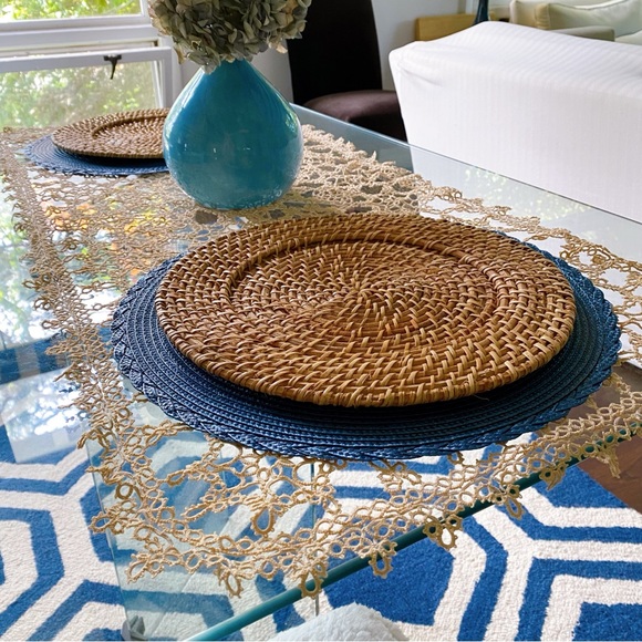 🍽️ VINTAGE TAN HAND MADE CROCHET SMALL TABLE RUNNER! (no accessories) - Picture 2 of 8